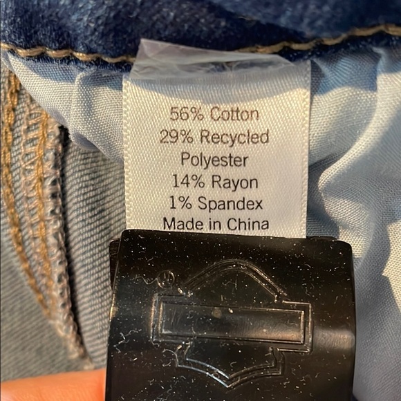 SO Blue Denim Shorts with Distressed Frayed Hem Girls Curvy Midi 5/27 w EUC - Picture 8 of 12